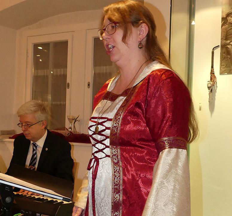 Susanne Gaß (Sopran) und Präsident Berthold Gaß (Klavier) beim Konzert am 05.11.2017 im Ersten Deutschen Tabakpfeifenmuseum Oberelsbach